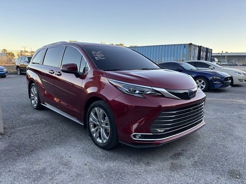 Used 2024 Toyota Sienna Platinum image 2