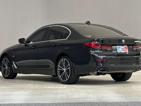Used 2023 BMW 530e w/ Convenience Package RWD image 3