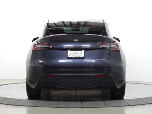 Used 2024 Tesla Model Y Long Range AWD/4WD image 8