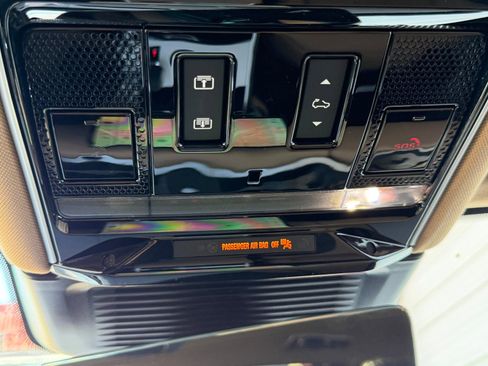 New 2026 Land Rover Range Rover Long Wheelbase SE image 18