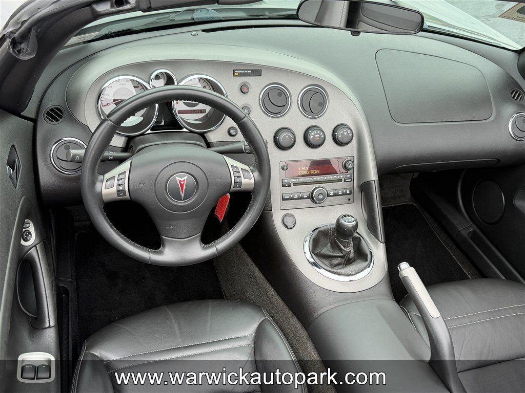 Used 2006 Pontiac Solstice Convertible w/ Premium Package RWD image 8