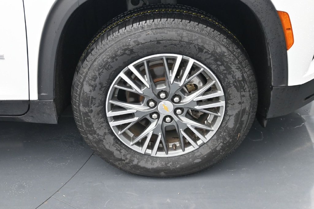 Used 2024 Chevrolet Traverse LT FWD image 16