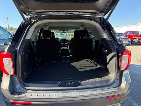 Used 2022 Ford Explorer XLT w/ Equipment Group 202A AWD/4WD image 5