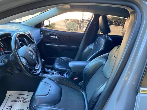 Used 2020 Jeep Cherokee Latitude Plus FWD image 33