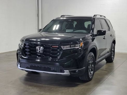 Certified 2024 Honda Pilot TrailSport image 2