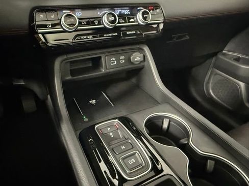 Used 2025 Honda Pilot Black Edition image 25