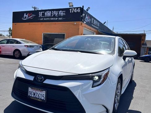 Used 2023 Toyota Corolla LE FWD image 2