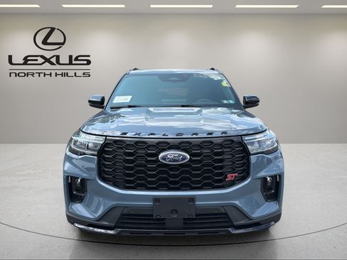 Used 2025 Ford Explorer ST AWD/4WD image 2