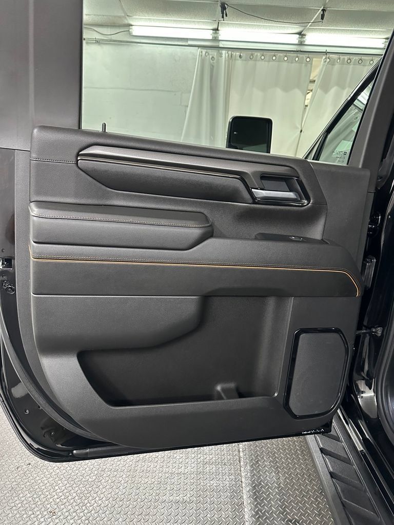 Used 2025 GMC Sierra 2500 AT4 w/ AT4 Premium Plus Package AWD/4WD image 27