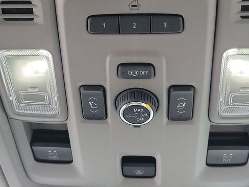 Certified 2022 Cadillac Escalade Premium Luxury Platinum image 39