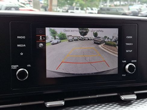Used 2024 Kia Carnival LX FWD image 18