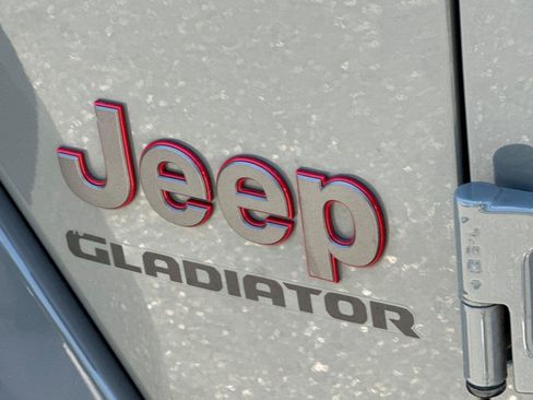 Used 2022 Jeep Gladiator Rubicon w/ Trailer Tow Package AWD/4WD image 26