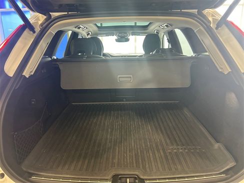 Certified 2023 Volvo XC60 B5 Ultimate w/ Climate Package image 25