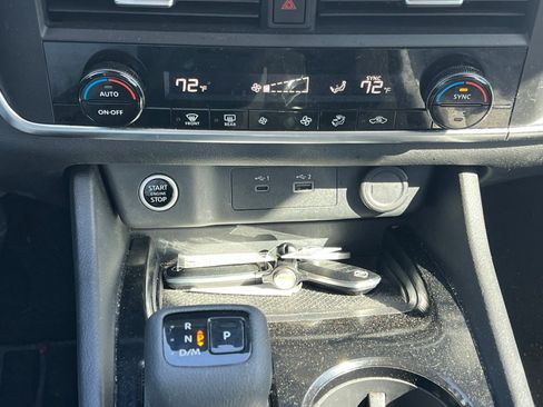 Used 2023 Nissan Rogue SV image 31