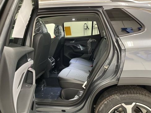 New 2026 Volkswagen Tiguan SE image 8