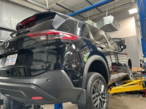 Used 2021 Nissan Rogue S FWD image 9