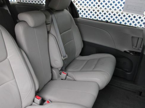 Used 2015 Toyota Sienna XLE Premium image 15