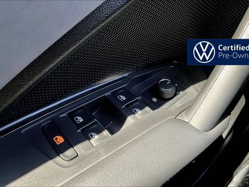 Used 2025 Volkswagen Tiguan SE FWD image 16