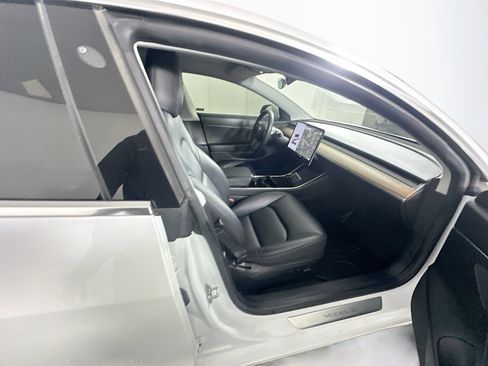 Used 2020 Tesla Model 3 Standard Range Plus image 30