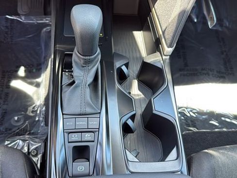 Used 2025 Toyota Camry LE w/ Convenience Package image 28