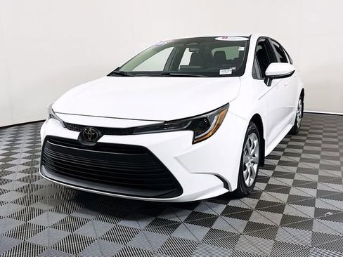 Certified 2025 Toyota Corolla LE image 3