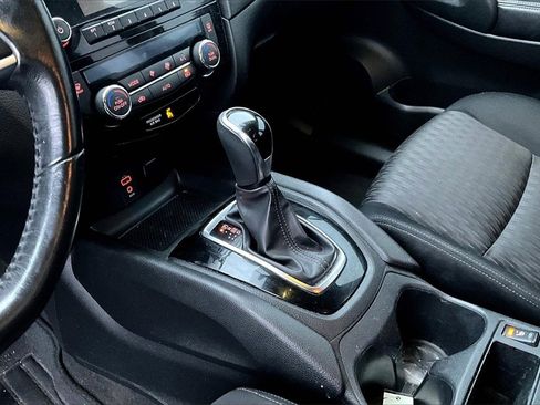 Used 2017 Nissan Rogue SV image 6