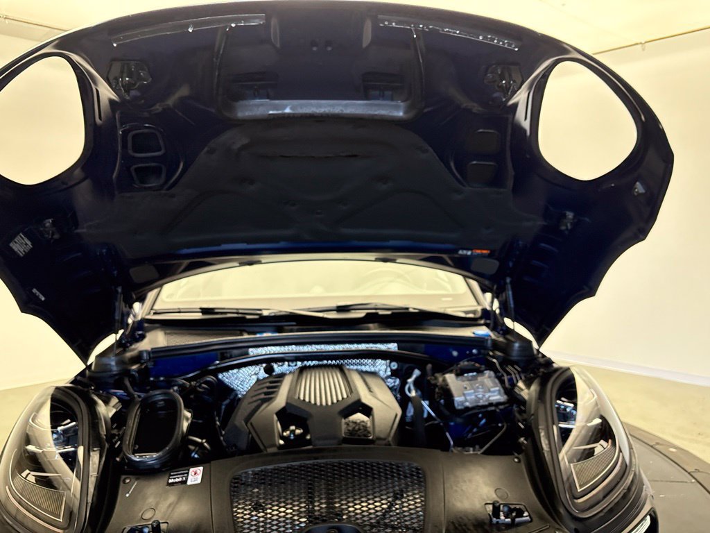 Certified 2026 Porsche Macan AWD/4WD image 13