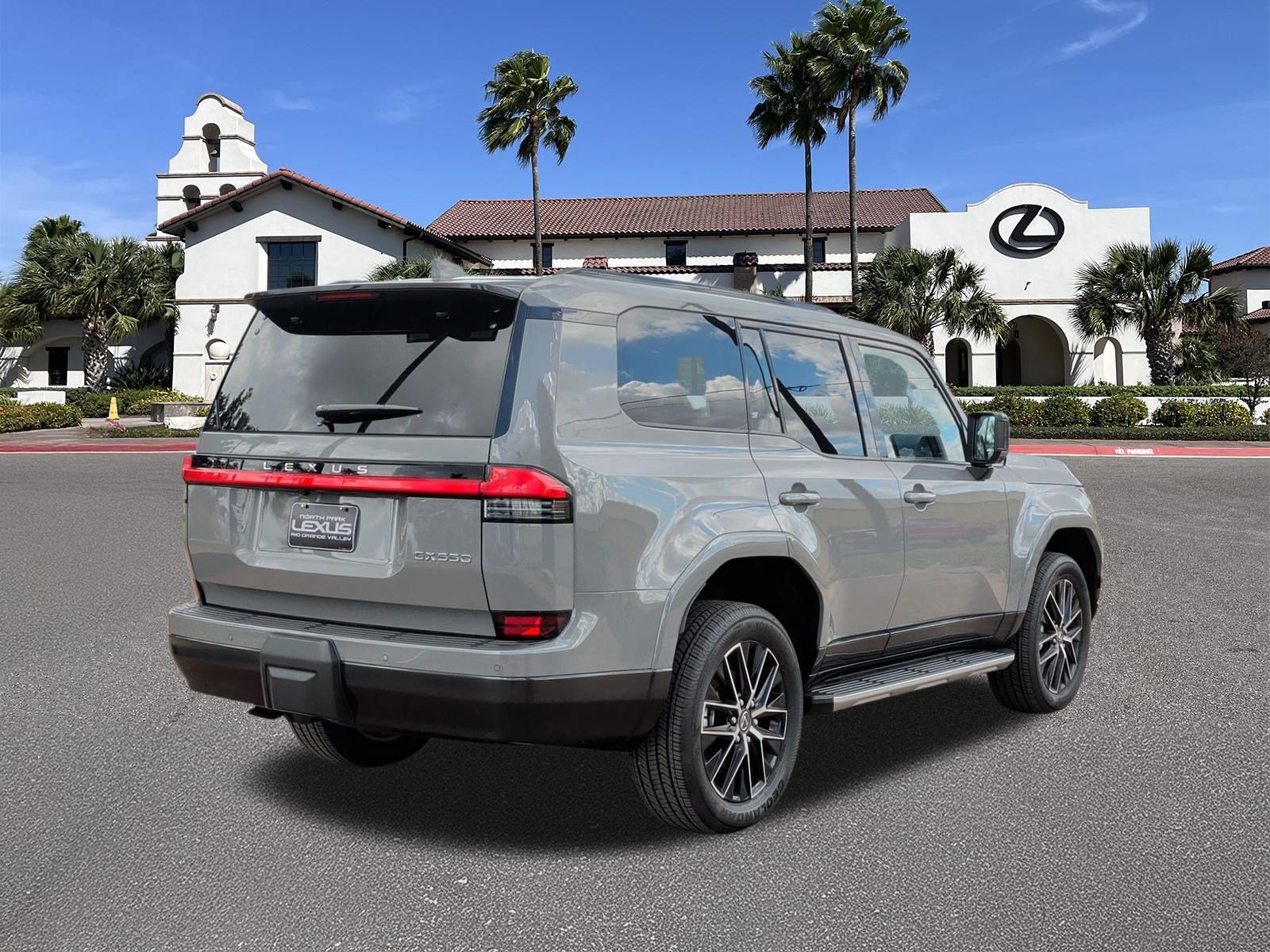 Used 2026 Lexus GX 550 w/ Accessory Package (2T) AWD/4WD image 2