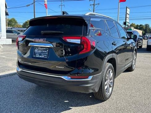 Used 2024 GMC Terrain SLT image 3