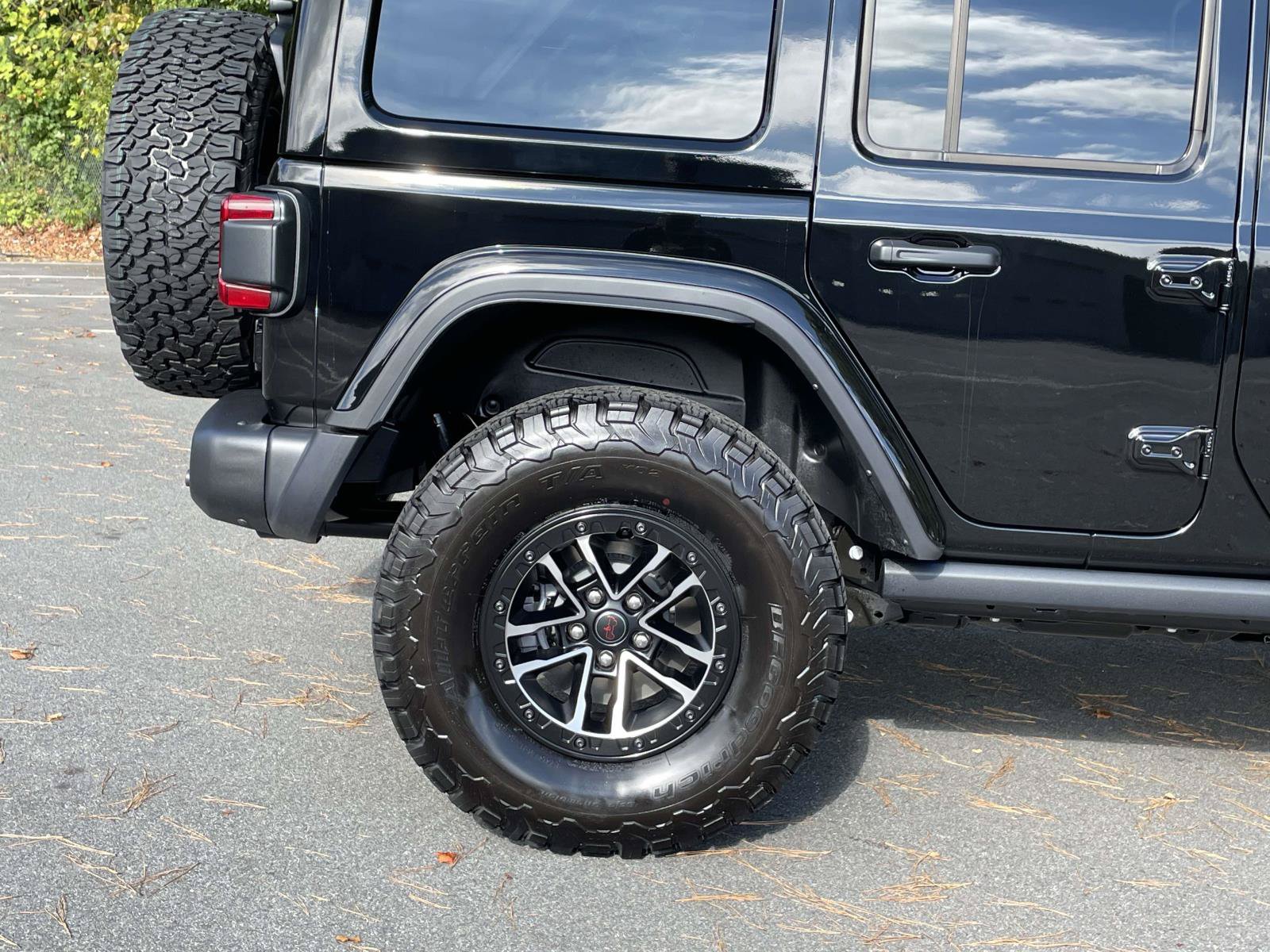 Certified 2025 Jeep Wrangler Unlimited Rubicon AWD/4WD image 7
