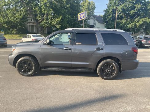 Used 2018 Toyota Sequoia SR5 w/ Premium Package AWD/4WD image 2