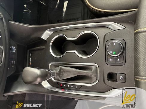 Used 2022 Chevrolet Traverse Premier w/ Redline Edition FWD image 21