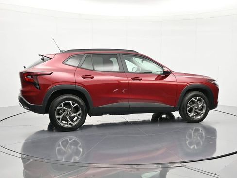 Certified 2025 Chevrolet Trax LT w/ LT Convenience Package image 3