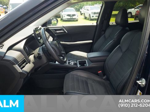 Used 2024 Mitsubishi Outlander SE FWD image 17
