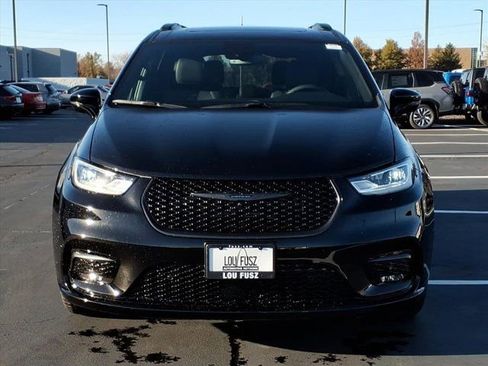 New 2026 Chrysler Pacifica Select w/ S Appearance Package image 24