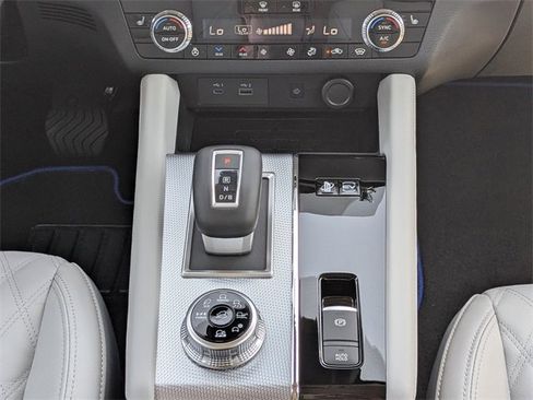 New 2025 Mitsubishi Outlander SEL image 18