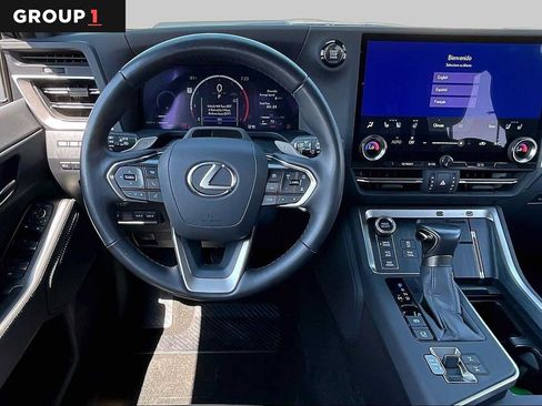 Used 2025 Lexus GX 550 AWD/4WD image 6