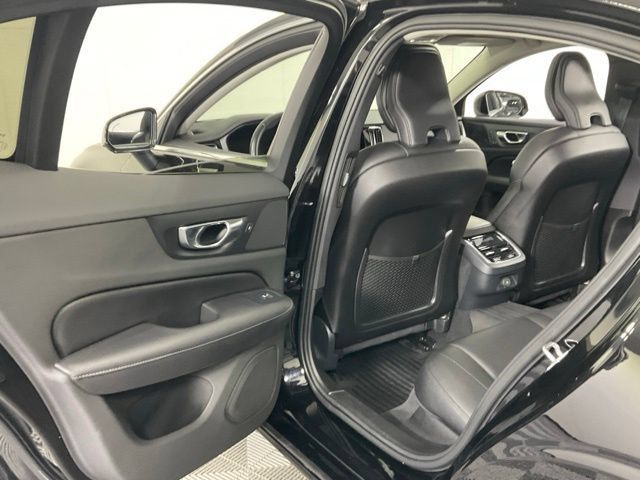Certified 2022 Volvo S60 B5 Inscription AWD/4WD image 32