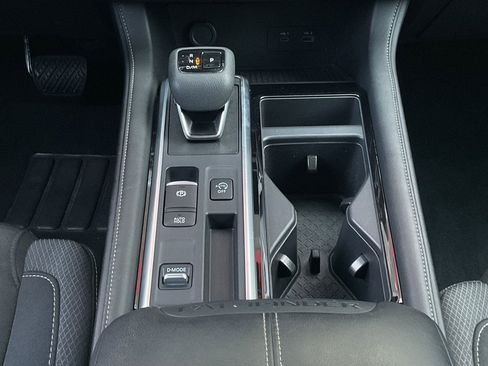 Used 2025 Nissan Pathfinder SV FWD image 14