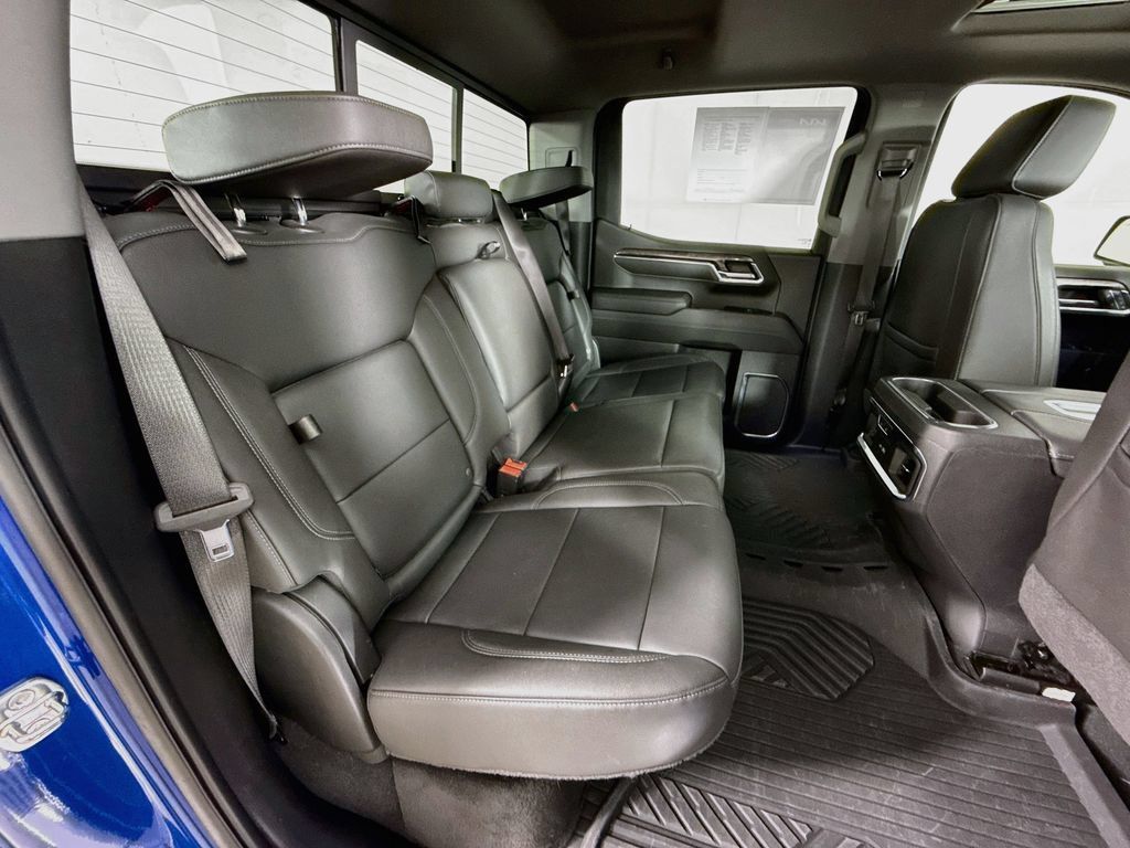Used 2022 Chevrolet Silverado 1500 LTZ w/ LTZ Premium Package AWD/4WD image 34
