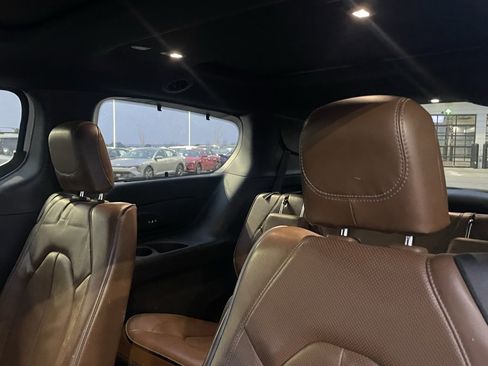 Used 2020 Chrysler Pacifica Limited w/ Tire & Wheel Group image 7