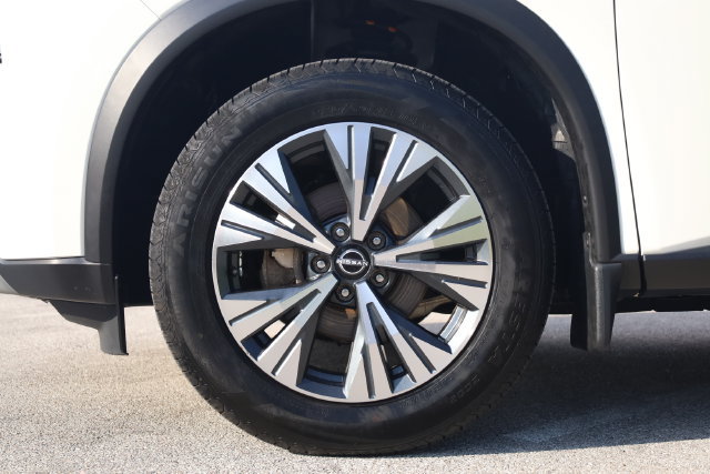 Used 2023 Nissan Rogue SV FWD image 9