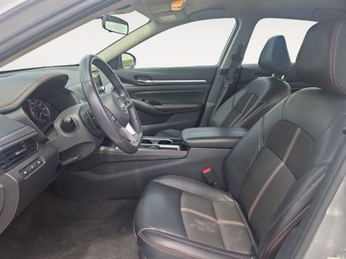 Used 2024 Nissan Altima 2.5 SR FWD image 9