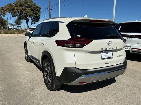Used 2023 Nissan Rogue Platinum image 5