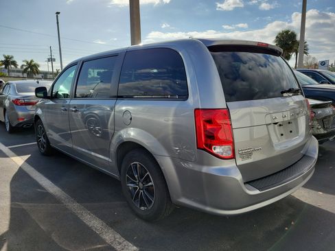 Used 2018 Dodge Grand Caravan SXT w/ Driver Convenience Group image 4