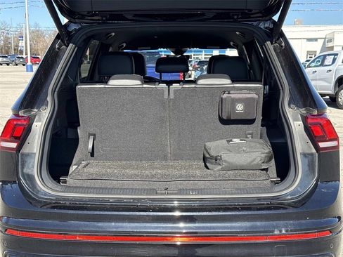 Used 2022 Volkswagen Tiguan SE R-Line image 6
