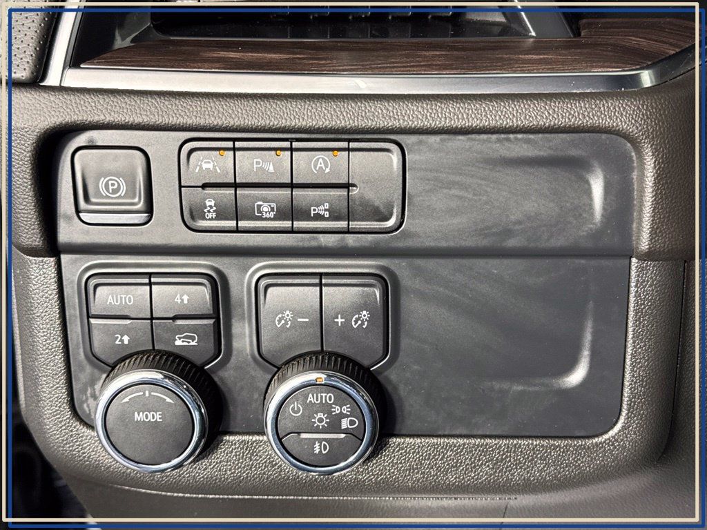 Certified 2025 Chevrolet Suburban Premier AWD/4WD image 15