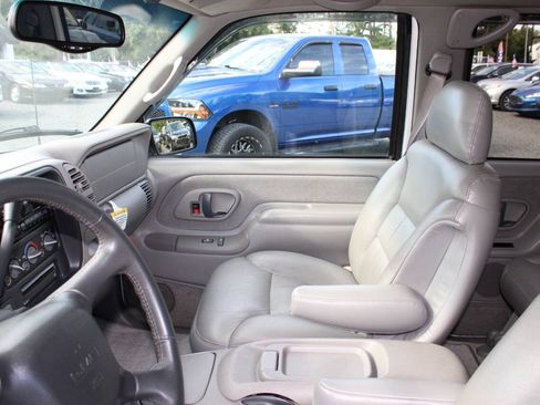 Used 1999 GMC Suburban 4WD w/ Marketing Opt Pkg 3 image 21
