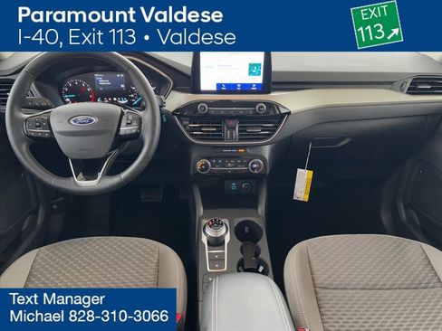 Used 2021 Ford Escape SE w/ SE Sport Appearance Package image 4