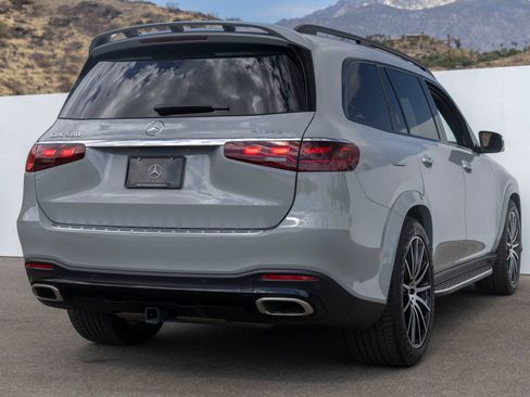 Used 2024 Mercedes-Benz GLS 580 4MATIC image 10